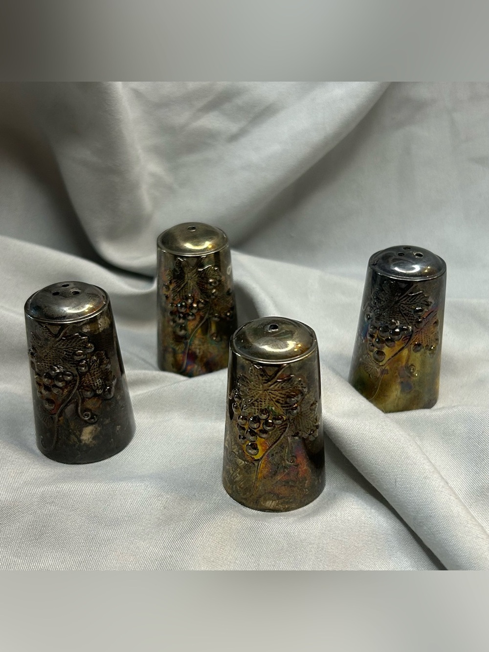 Antique-Style Silver Plated Zinc Grape Motif Salt & Pepper Shakers Set